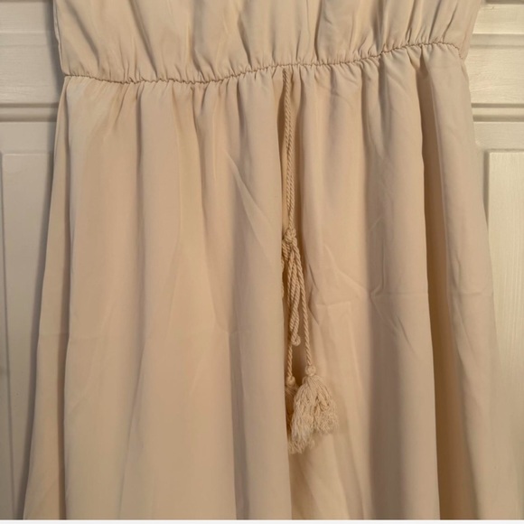 Cream V Neck Dress - Picture 3 of 7